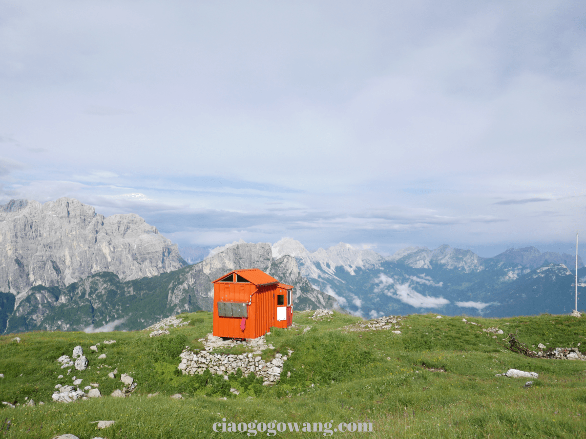 ⧕ Bivacco Bedin｜North Italy｜The most beautiful red mountain hut in Dolomiti｜Campsite not to be&nbsp;missed｜⧔